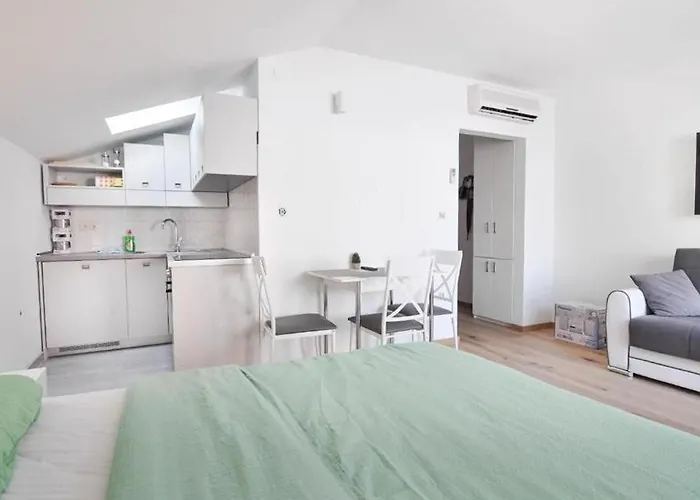 With Parking Space Icici, Opatija - 24052 Апартаменты *